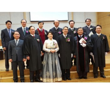 700사본 - 로뎀교회 권호목사.jpg